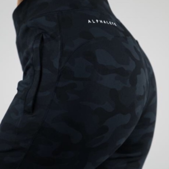 Alphalete Pants - Alphalete Black Camo Joggers! Like new! Small!